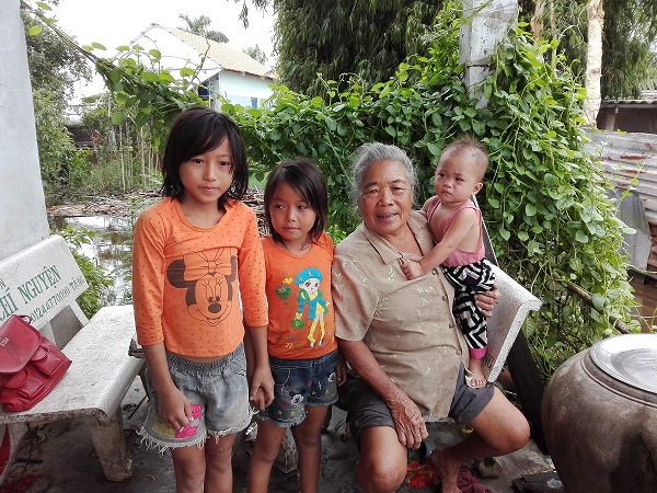 Bà Nguyễn Thị Sinh - Khảo sát từ thiện